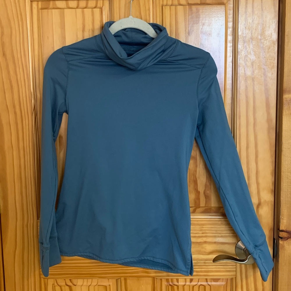 Comfy layering turtleneck! Women’s size small!